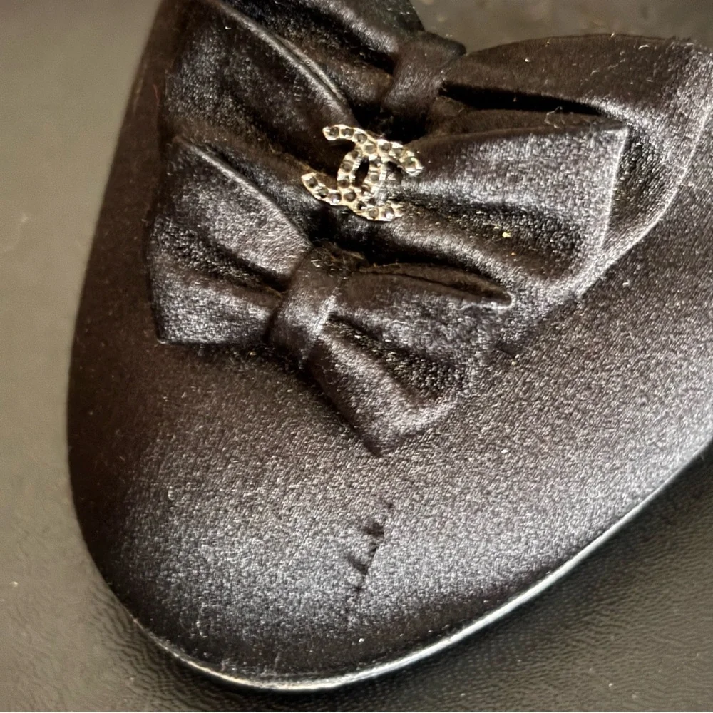 CHANEL Black Satin Black Bows & Crystal CC Jewel Slingback Sz 39 1/2 (8.5/9) EUC